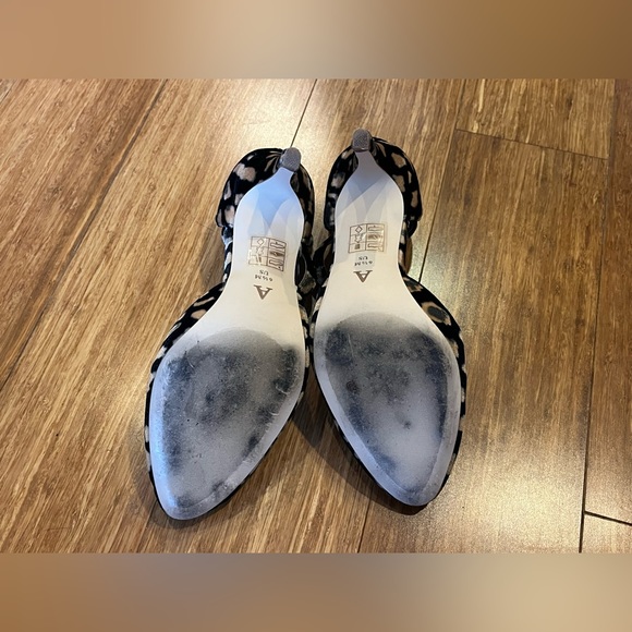 Anthropologie Blue and Gold/Tan Abstract Velvet Heels - Picture 6 of 8